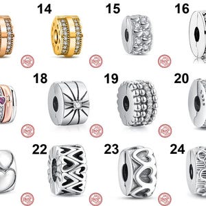 Op de afbeelding: Een verzameling zilver- en goudkleurige bedel kralen met diverse ontwerpen. Sommige kralen hebben heldere kristallen, terwijl andere hart-, bloemen- of geometrische patronen hebben. Elke kraal is een clip-on stijl, geschikt voor armbanden.