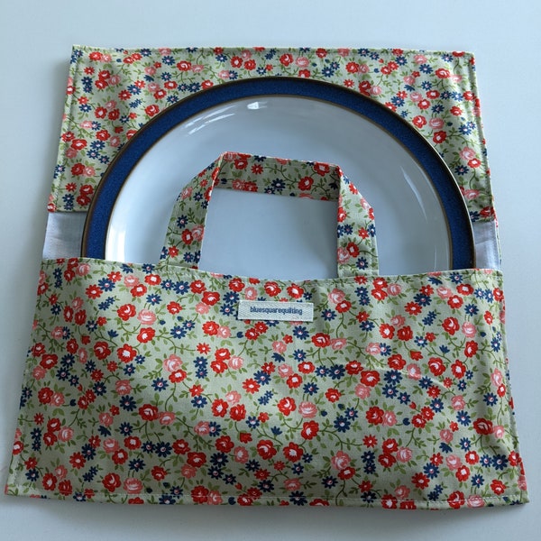 Porte-tarte en tissu, sac à  tarte, cadeau d'hôtesse  - fleurs rouges sur fond vert