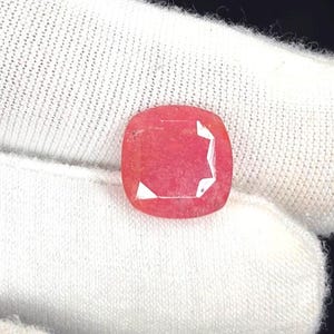 Natuurlijke robijnrode kussengeslepen 8,25 kt edelsteen (12 x 12 x 6 mm) voor het maken van sieraden