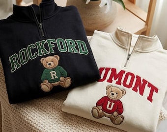 Moletom com zíper até o peito bordado com ursinho de pelúcia, nome da faculdade personalizado, suéter universitário estilo preppy, presente aconchegante e personalizado para ela.