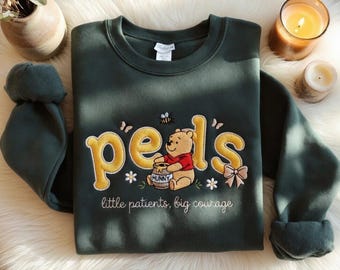 Moletom para Enfermeira Pediátrica, Moletom de Gola Redonda Bordado para Enfermeira Pediátrica, Moletom Fofo com Urso Inspirado na Disney, Presente para Enfermeira, Pequenos Pacientes, Grande Coragem