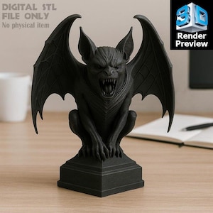 以下が含まれることがあります： 大きな翼、鋭い歯、そして脅威的な表情を持つ黒いガーゴイル像。像は正方形の台座の上に立っています。画像には「DIGITAL STL FILE ONLY No physical item」と「Render Preview」と書かれています。