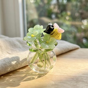 Mini figura de abeja con flor de cristal Liuli, adorno para jarrón con pequeño ramo, decoración de escritorio original, regalo para amantes de la naturaleza.