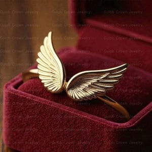 angel wings ring
wing ring silver
sterling silver ring
adjustable wing ring
minimalist ring
symbolic jewelry
dainty silver ring
everyday ring women
open ring design
feather wing ring
gift for her
modern silver ring
handmade style ring
