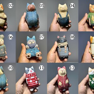 Drewniana figurka kota czytającego w stylu ludowym • Ręcznie malowana drewniana rzeźba • Kolekcjonerska figurka kota • Prezent dla miłośnika książek i nauczyciela • Dekoracja półki na książki zdjęcie 8