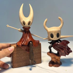 Sculpture en bois de noyer inspirée de Hollow Knight • Figurine amovible magnétique • Cadeau de marchandise fabriqué par un éventail • Décoration de bureau pour joueur image 11