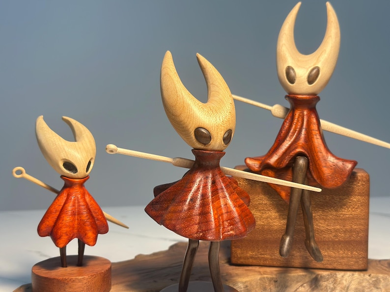 Sculpture en bois de noyer inspirée de Hollow Knight • Figurine amovible magnétique • Cadeau de marchandise fabriqué par un éventail • Décoration de bureau pour joueur image 15
