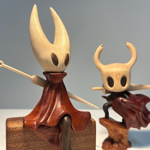 Sculpture en bois de noyer inspirée de Hollow Knight • Figurine amovible magnétique • Cadeau de marchandise fabriqué par un éventail • Décoration de bureau pour joueur image 12