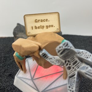 Project Hail Mary Rocky figure with iconic thumbs down hand pose, emotional support alien collectible with customizable quote sign and futuristic display base