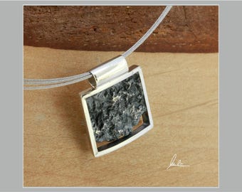 Pendant in silver with structure, handmade