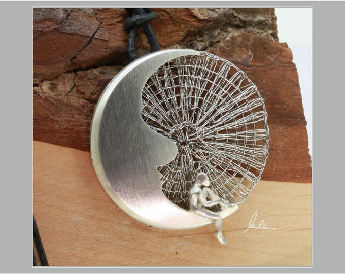 Anhänger Klöppelschmuck "Märchenmondjuwel"