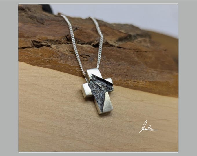 Kreuz-Kette aus Silber, strukturiert & oxidiert