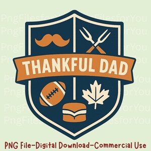 Op de afbeelding: Een marineblauw en oranje grafisch ontwerp met de tekst "THANKFUL DAD" op een schildvorm. Het ontwerp bevat een snor, gekruiste vorken, een voetbal, een esdoornblad en een sandwich. De onderkant van de afbeelding luidt "PNG File-Digital Download-Commercial Use."