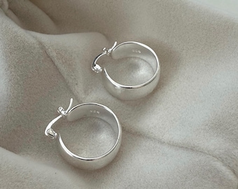 Örhängen i borstat matt 925 sterlingsilver: Lätta smycken för vardagsbruk