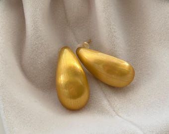 Brushed Matte 18k Gold Teardrop Earrings: Lightweight Minimalist Jewelry