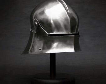 Handgefertigter mittelalterlicher Ritterhelm aus Stahl | Kriegerhelm aus Vollmetall | Historische Rüstungsreplik | Sammlerstück für Cosplay, LARP und Ausstellung