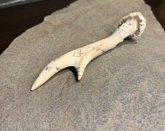 Asta de corzo - Pirograbado pagano nórdico