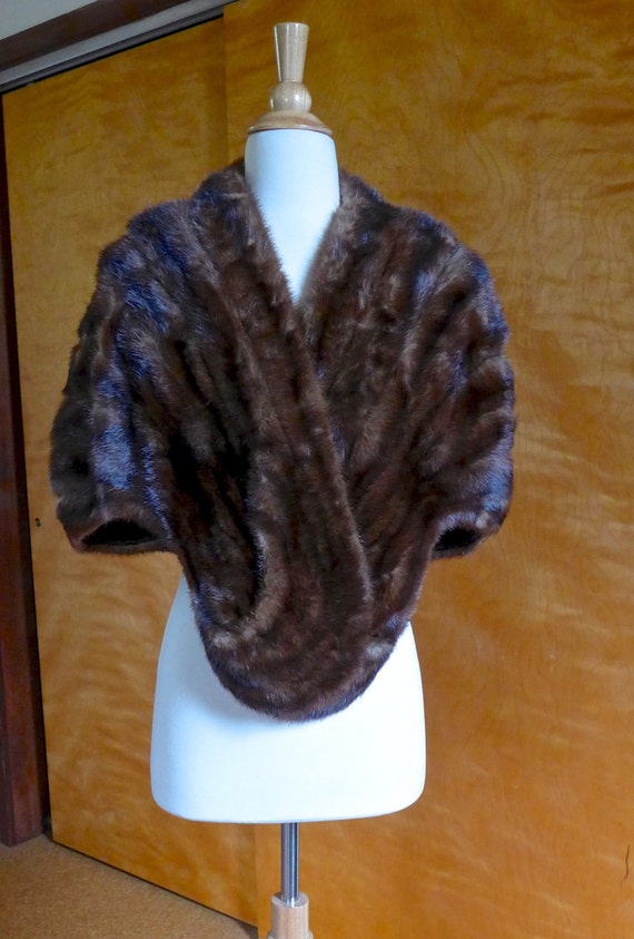 Luxurious 1950s Rich Brown Mink Stole