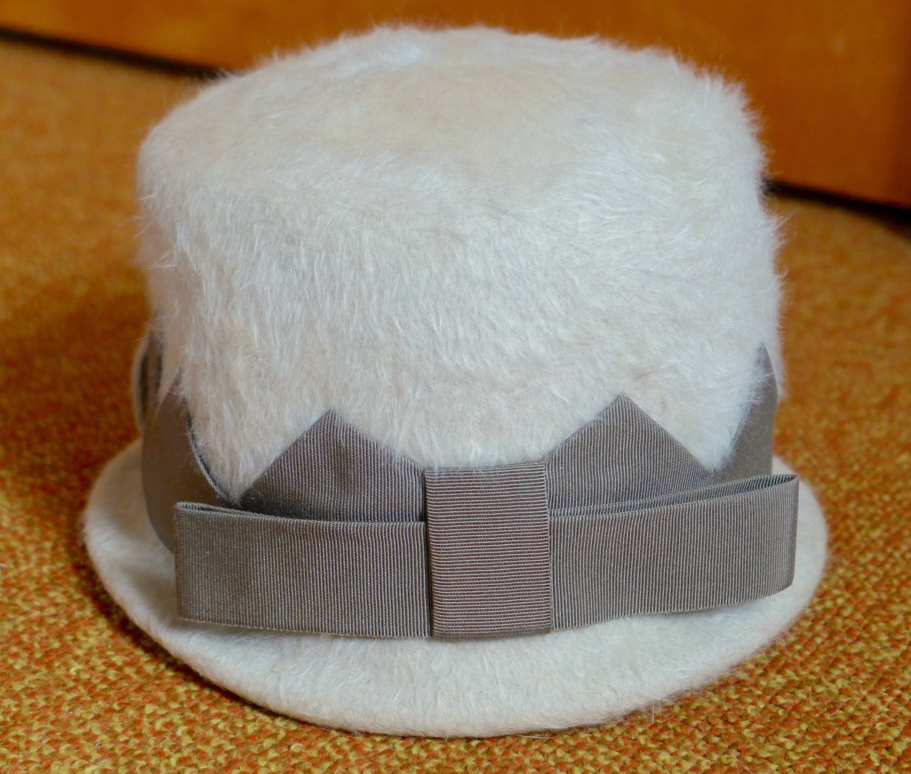 Vintage 60s Merri-soie Fuzzy Hat With Geometric Ribbon Trim  display picture 2