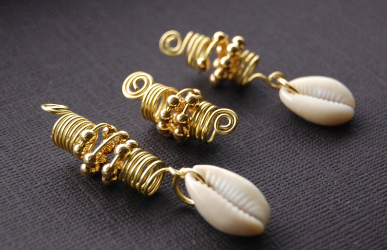 Dreadlocks Jewelry Set with Cowrie Shells