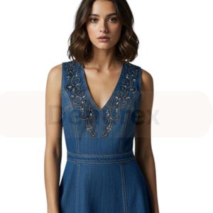 Boho Chic besticktes Jeanskleid - Ärmelloses A-Linien-Kleid mit perlenbesticktem V-Ausschnitt und Schlüsselloch-Rücken