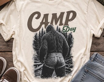 Camiseta para o Dia de Acampamento, Camiseta Big Booty Bigfoot, Presente Divertido para Sasquatch, Camiseta Retrô para Acampamento