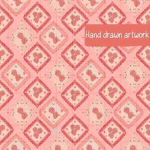 Può includere: Un motivo ripetitivo su sfondo rosa chiaro con cornici a rombo alternate contenenti fragole rosse e piccoli cuori. Un riquadro rettangolare con il testo Hand drawn artwork è sovrapposto nella parte superiore destra.