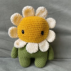 Crochet Flower Plushie: Handmade Amigurumi Rose, Daisy, Sunflower