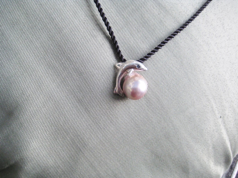 Sterling SIlver /'Dolphin delight/' pendant wKasumi pearl