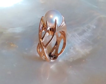 Bague de feu liquide en or rose, blanc ou jaune 14 ct intitulée « Aquos » avec perle blanche des mers du Sud