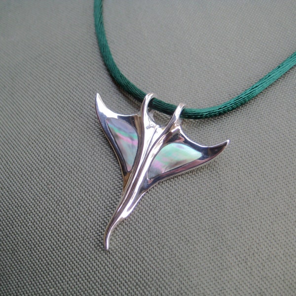 Titled "Grace in flight", this stylized version of a Manta Ray presents a variation on natures theme...