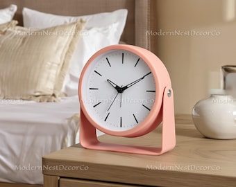 Réveil en métal vintage silencieux, anti-clic, petite horloge de chevet avec rétro-éclairage, horloge de bureau classique, cadeau de décoration d'intérieur