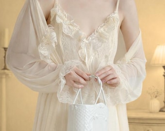 Französischer Vintage Spitzen Brautpeignoir Set, Chiffon Satin 2-teiliges Kleidungsset (Strumpfhalterrock & Robe), viktorianisches Babydoll Dessous für die Braut