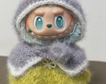 Conjunto Labubu de ganchillo hecho a mano: sudadera con capucha y falda con orejas de conejo