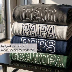 Grandma Sweatshirt Embroidered, Gigi Mimi Nana Sweatshirt, Mother’s Day Gift for Grandma, Personalized Grandma Crewneck afbeelding 4