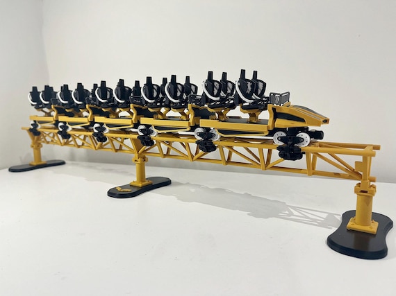 HYPERIA (Thorpe Park) - 1:25 Scale Roller Coaster Model COMPLETE TRAIN With Display Stand