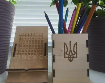 Wooden Phone Stand with Pencil Holder – 2 in 1 Desk Organizer, Engraved Wood Phone Dock, Teacher Gift, School Desk Accessory