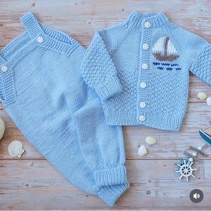 Gebreide babyset met zeilbootmotief (3–6 maanden) – blauwe trui en overall
