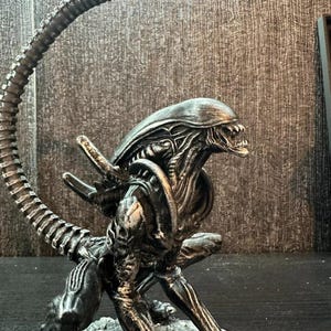 Alien Xenomorph Statue Ornament - Man Cave / Office / Home Decor Display