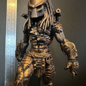 Large predator alien statue ornament - man cave / office / home decor display