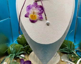 Double-wrap cord with orchid