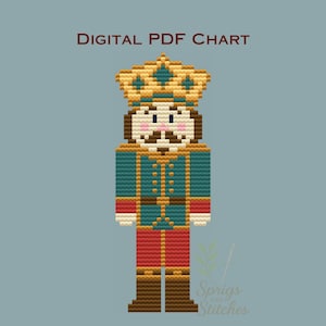 Könnte beinhalten: Digitales PDF-Diagramm eines pixeligen Nussknackersoldaten in Teal, Rot und Gold. Der Nussknacker trägt eine Krone und eine Uniform mit goldenen Akzenten. Der Text "DIGITAL PDF CHART" steht oben.