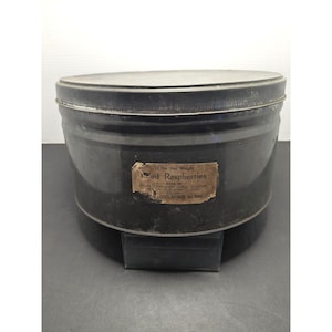 Vtg. Grey Tin Can Worn Red Raspberries Label By Knoeckel-Oetinger Inc. Primative