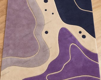 Alfombra abstracta morada tejida a mano, moderna alfombra ondulada, estética escandinava de lana, ideal para sala de estar y dormitorio.