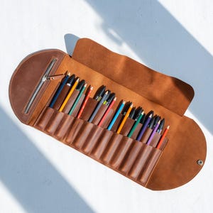 Leather pencil roll, Leather pen case, Artist pencil holder, Leather pencil organizer, Pencil roll up pouch, Personalized pencil case