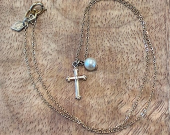 Vintage Sarah Coventry Cross Faux Pearl Charm Necklace Gold Tone 19”