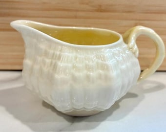 Vintage Belleek Irland Tridacna Shell Parien Kina Creamer 6:e Mark