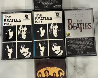 Lote com 5 fitas cassete vintage dos Beatles, com músicas de rock.