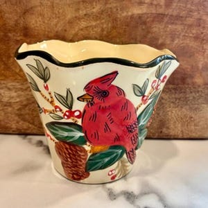 Stara, ręcznie malowana ceramiczna doniczka w kształcie kardynała, szyszka, 5 cali