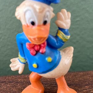 Lote de 4 figuras vintage de Disney Kinder Joy: Pluto, Pato Donald y Mickey Mouse imagen 3